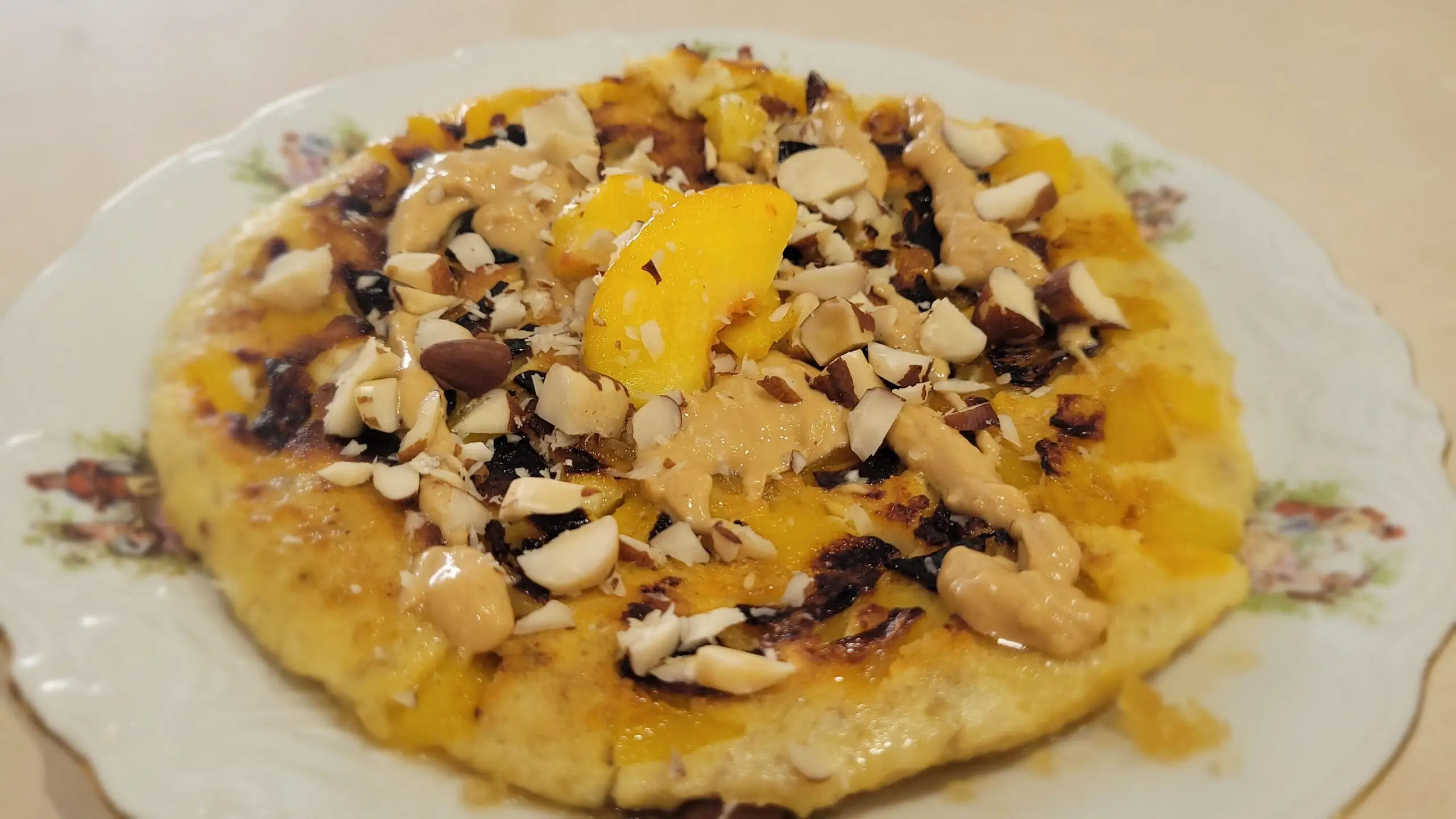 Omlet bananowy z karmelizowaną brzoskwinią