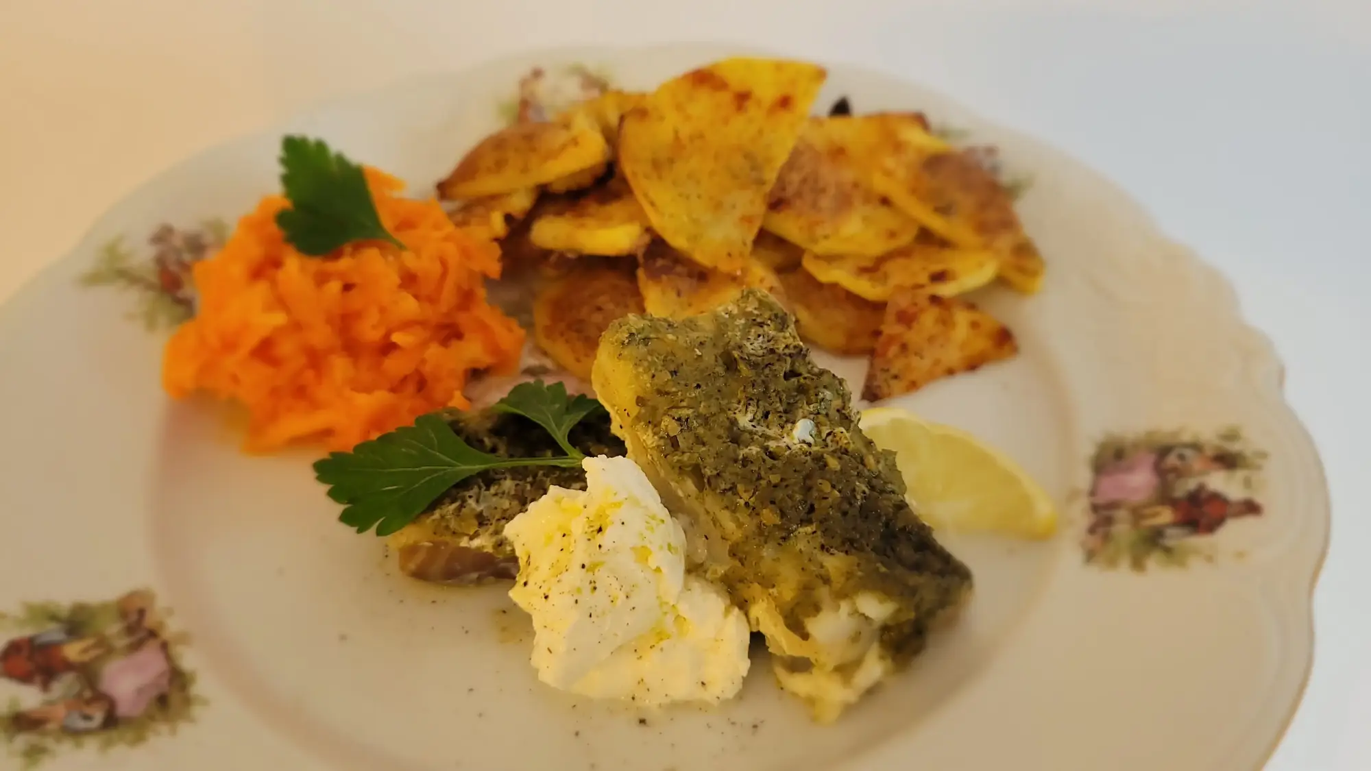 Pieczona ryba z pesto i talarkami z ziemniaka
