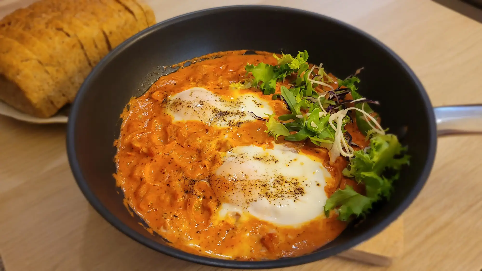 Pomidorowo-cebulowa szakszuka