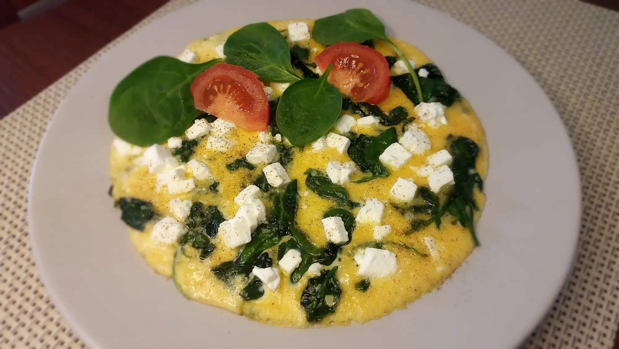 Omlet ze szpinakiem i serem feta