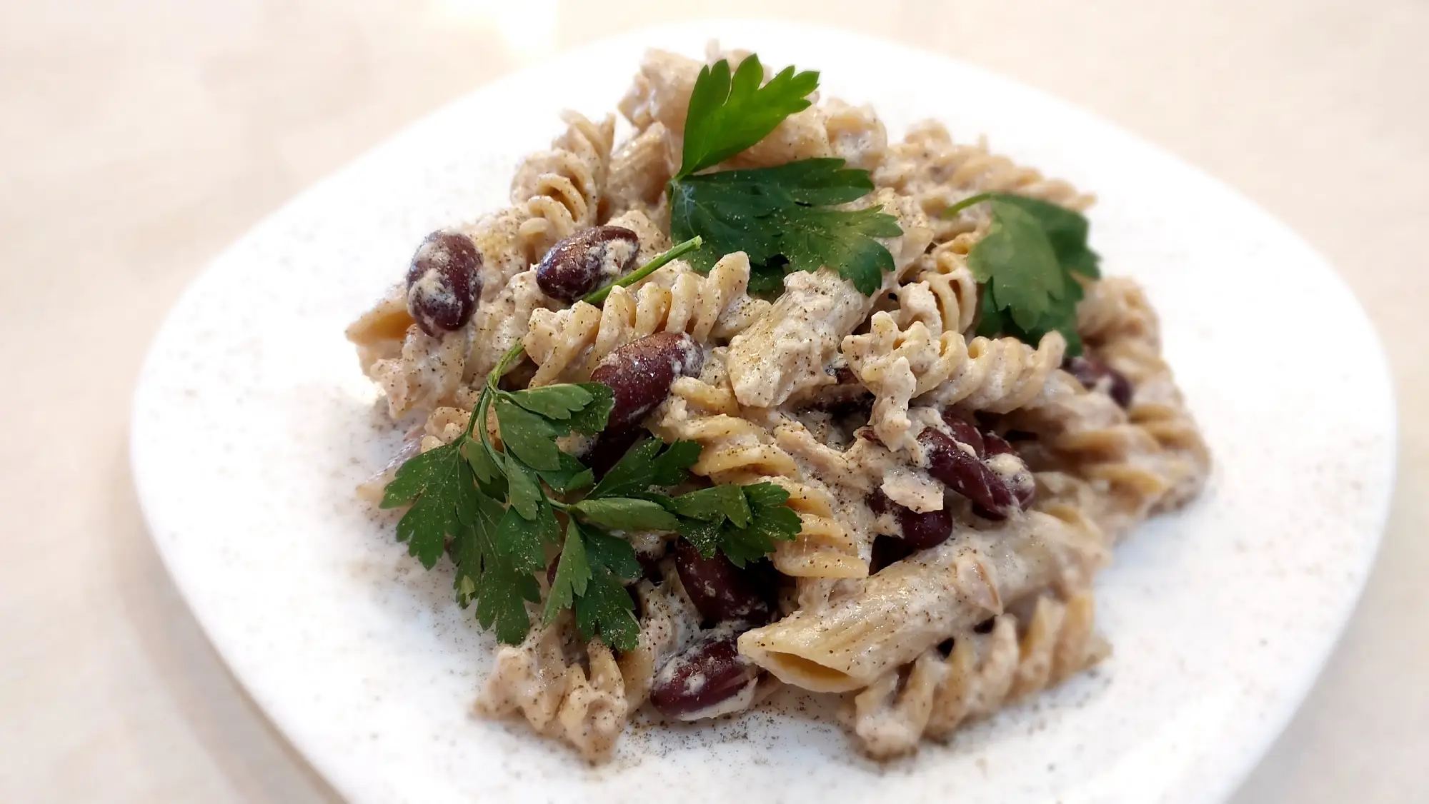 Makaron z tuńczykiem i fasolą