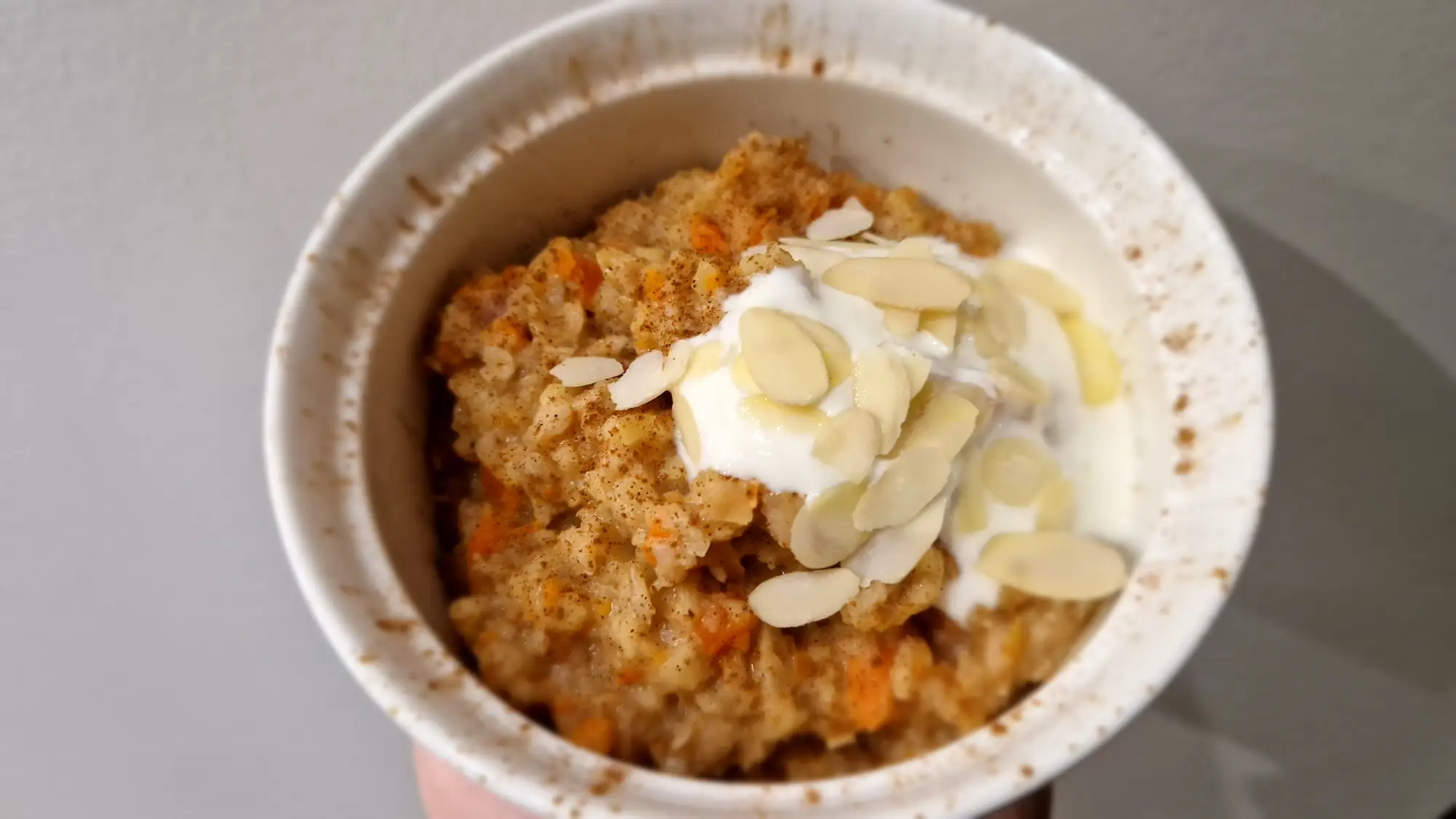 Szarlotkowa owsianka marchewkowo-jabłkowa