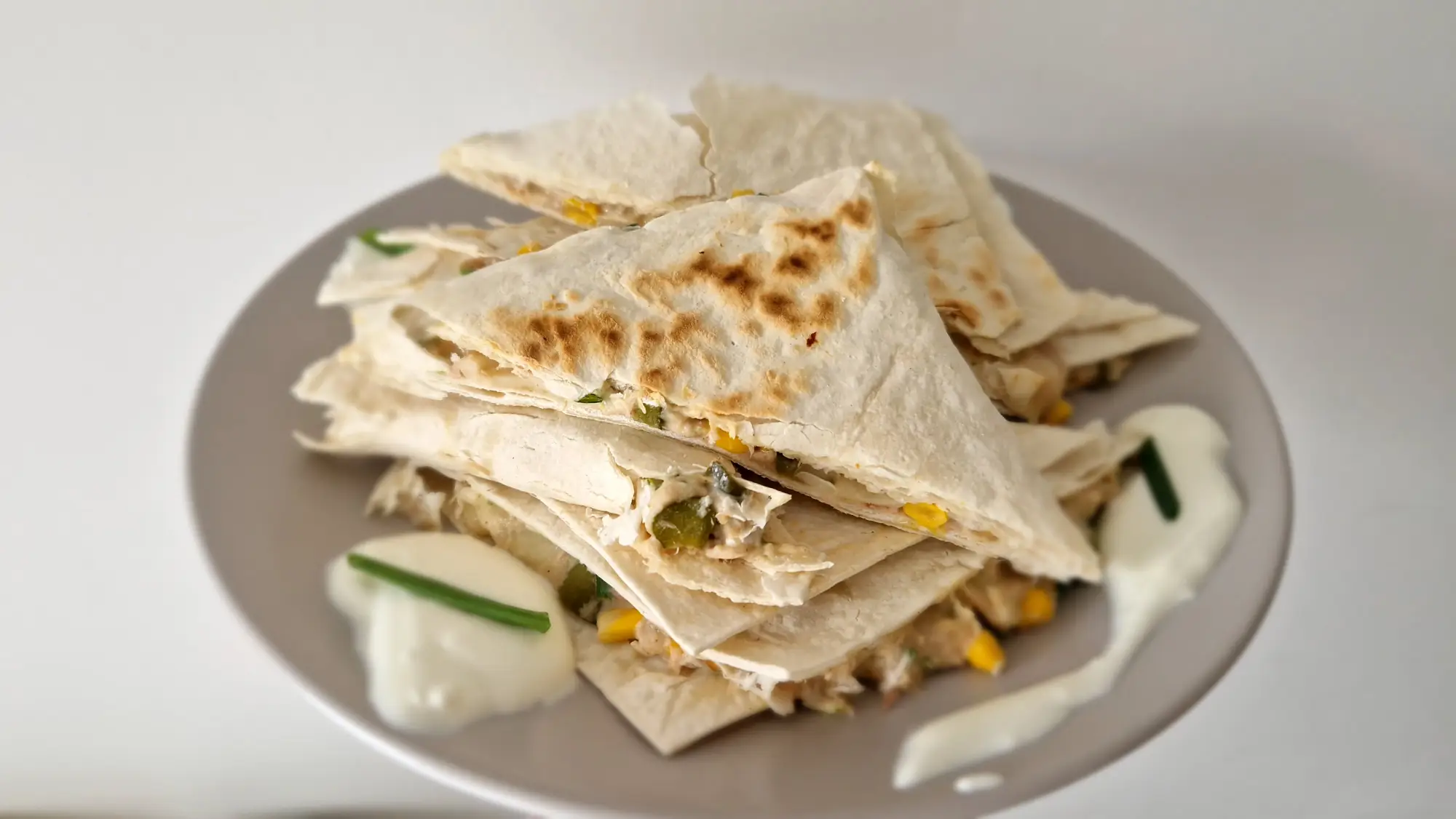 Lawasz z pastą z tuńczyka i kukurydzy