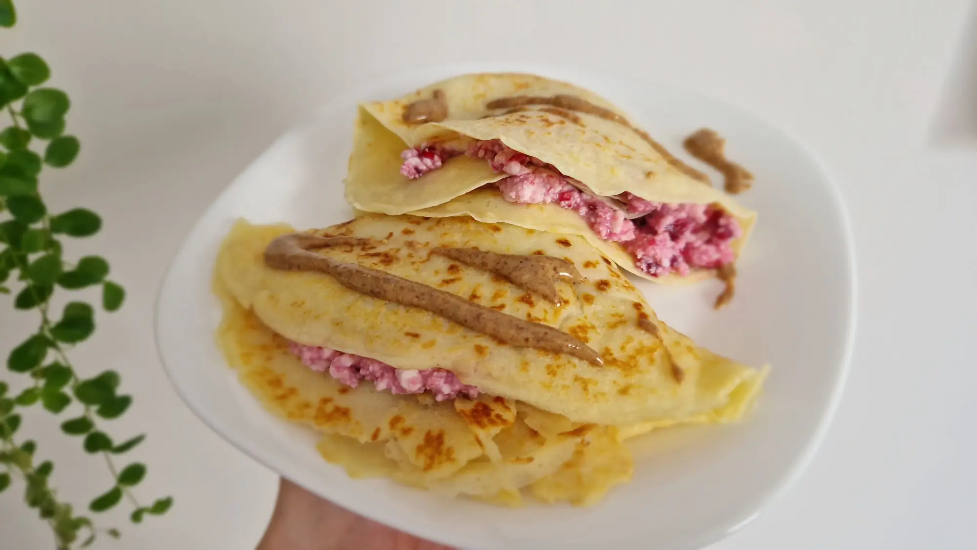 Naleśniki na maślance z owocowym twarożkiem