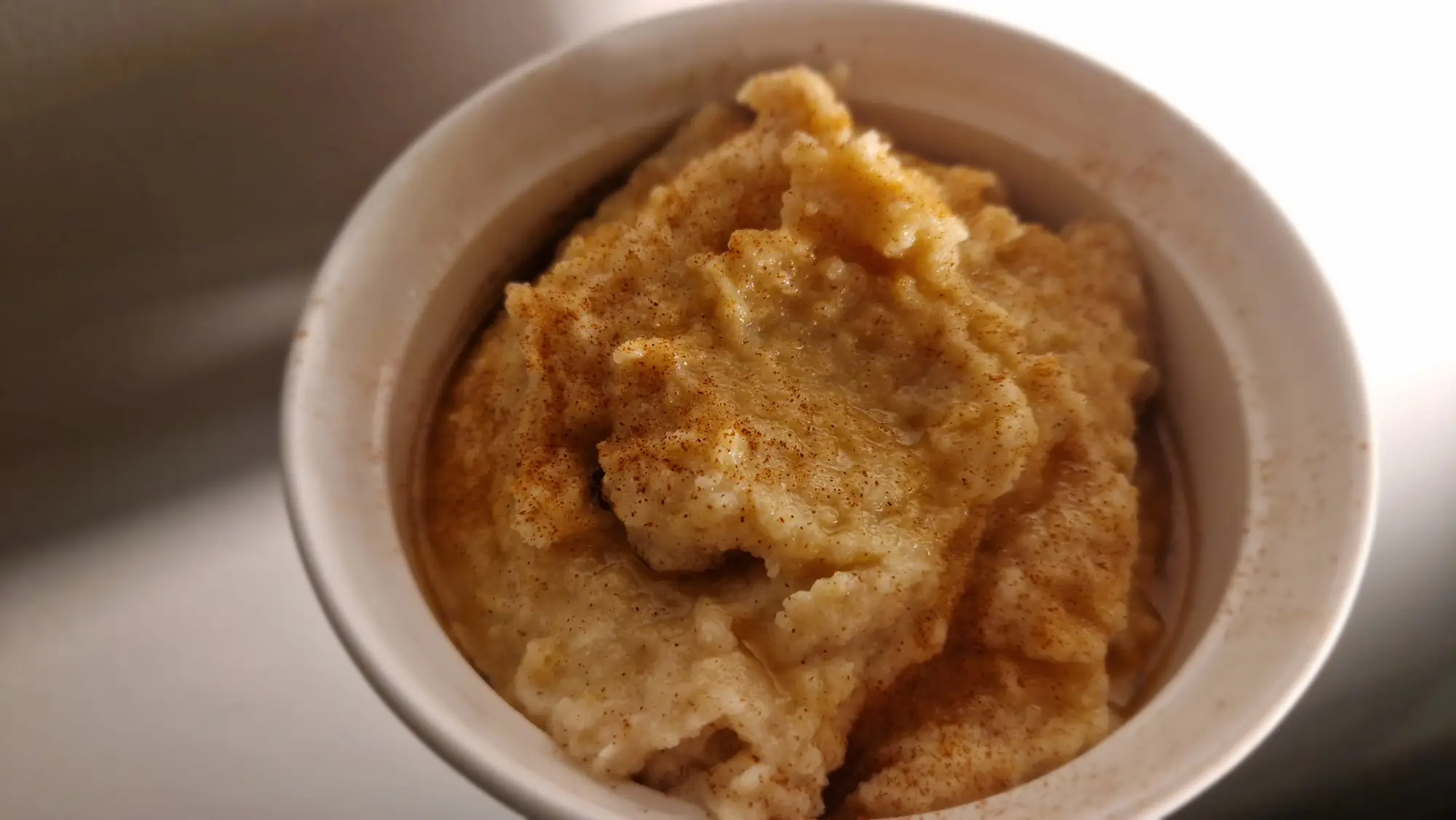 Jesienna kaszka manna z jabłkiem i cynamonem